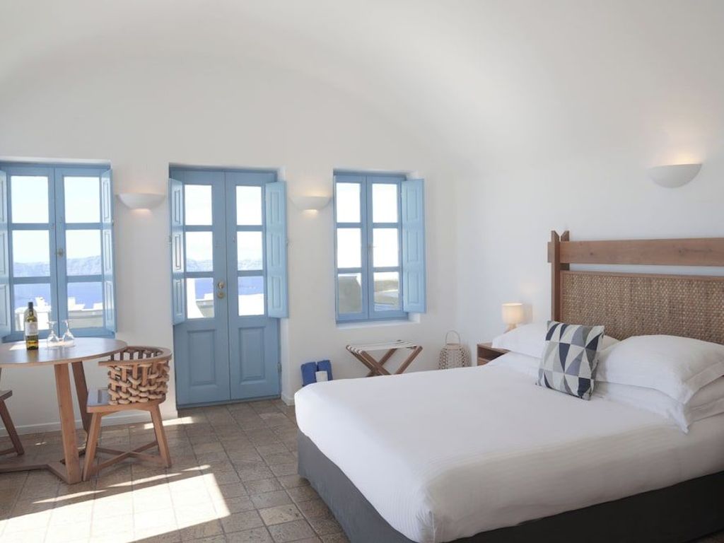 Pantelia Suites