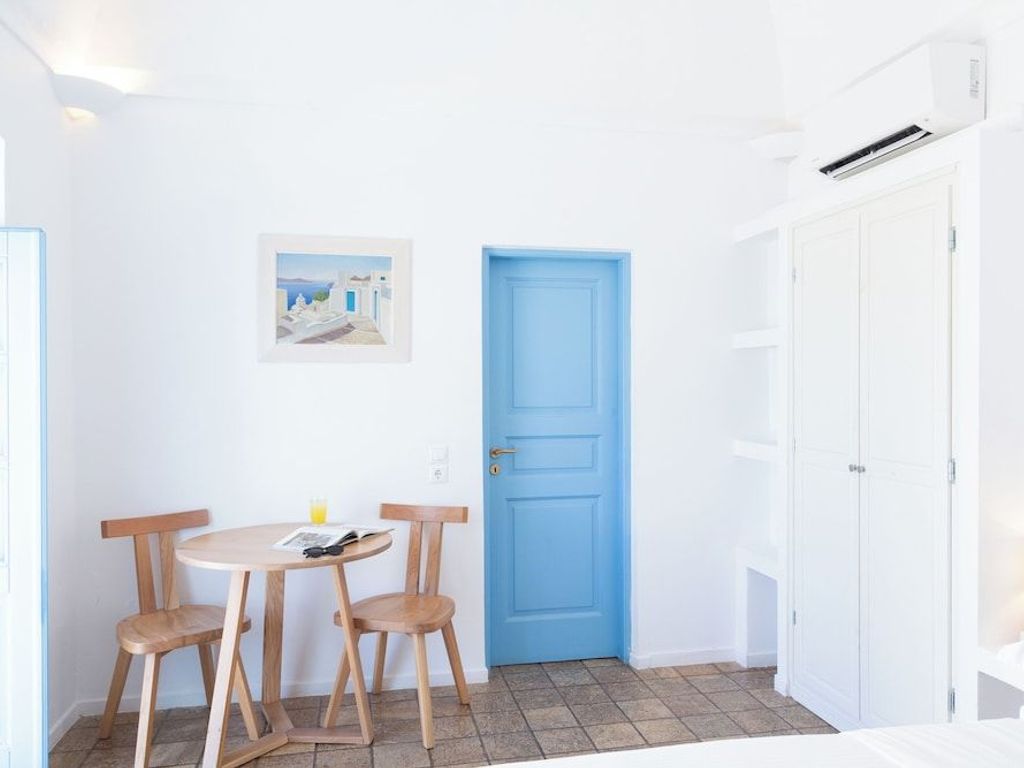 Pantelia Suites
