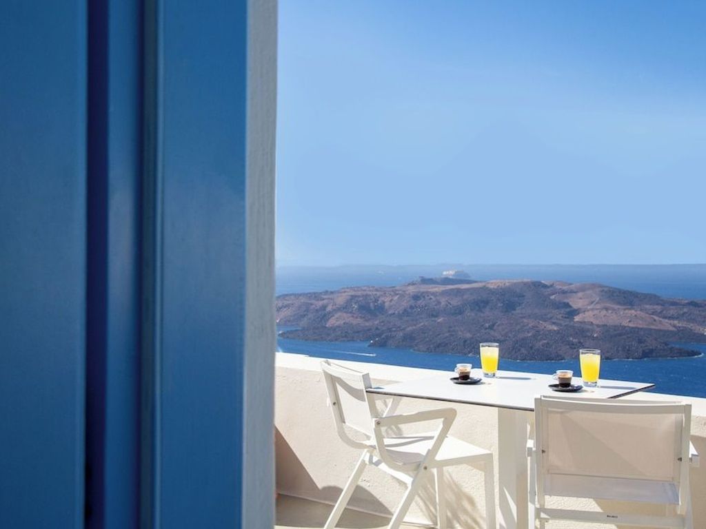 Pantelia Suites