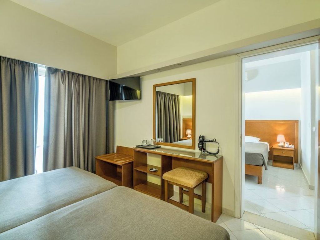 Hiona Holiday Hotel