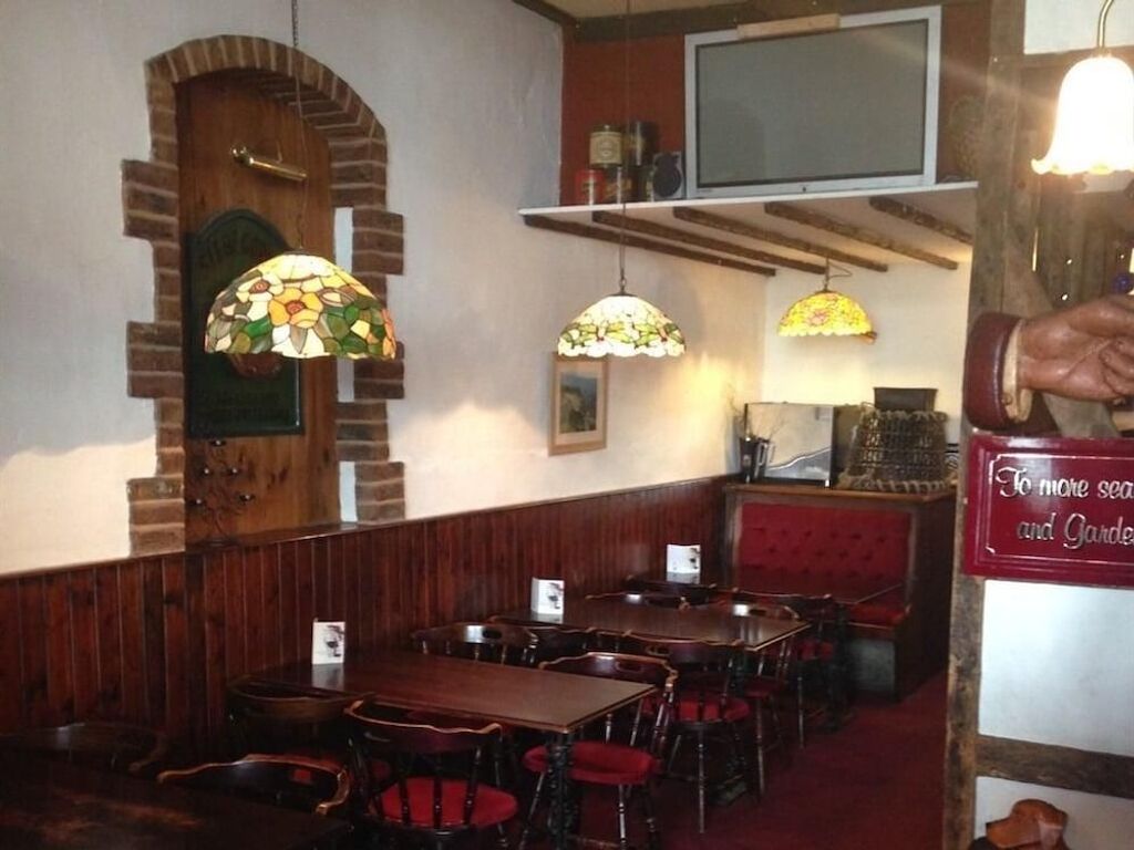 Village Inn