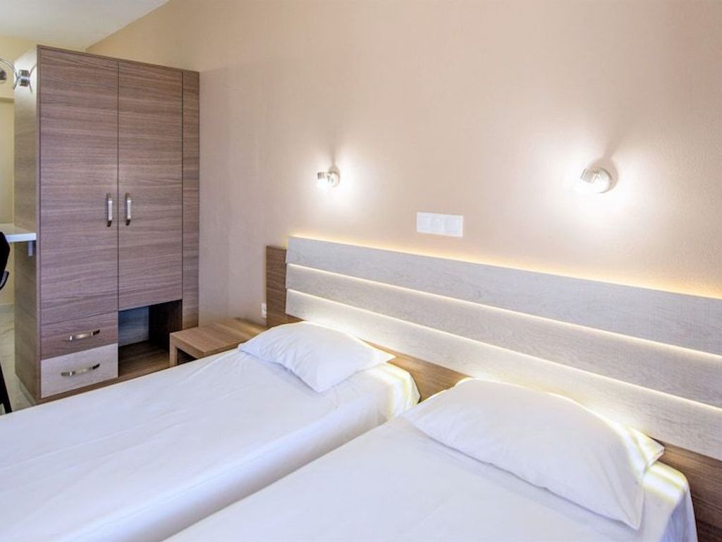 Dionysos Apartments