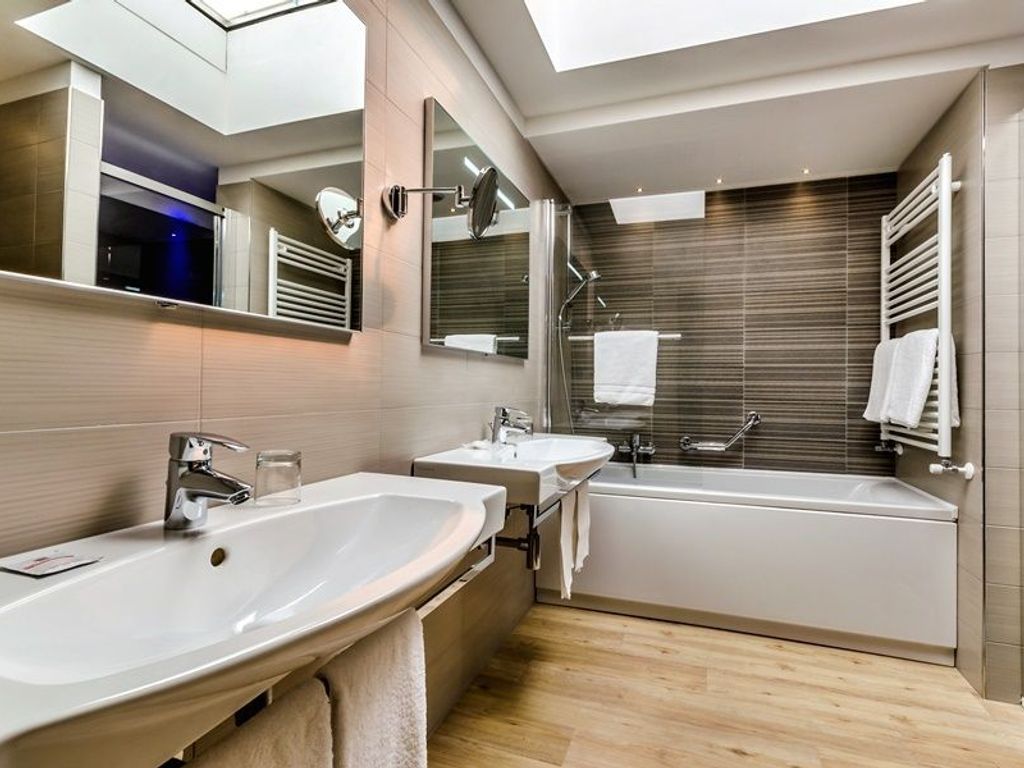 SMART HOTEL HOLIDAY