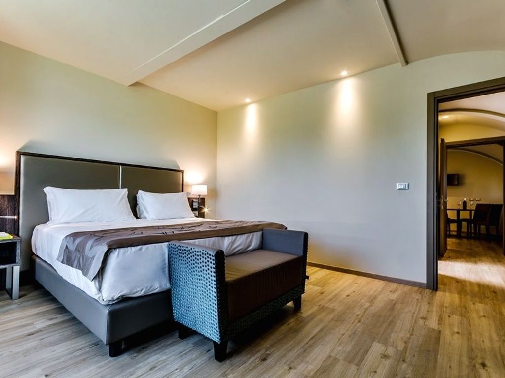 SMART HOTEL HOLIDAY
