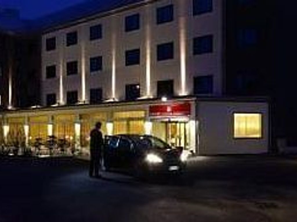 SMART HOTEL HOLIDAY