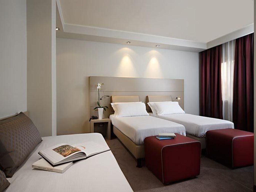SMART HOTEL HOLIDAY