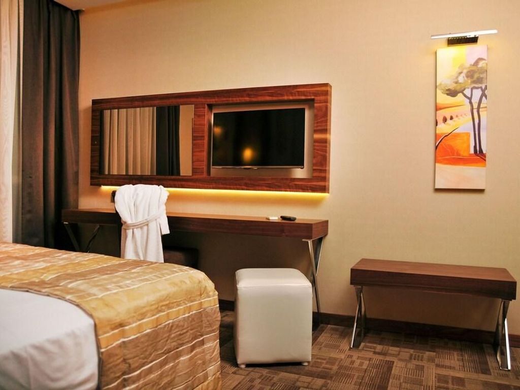 Avin Hotel