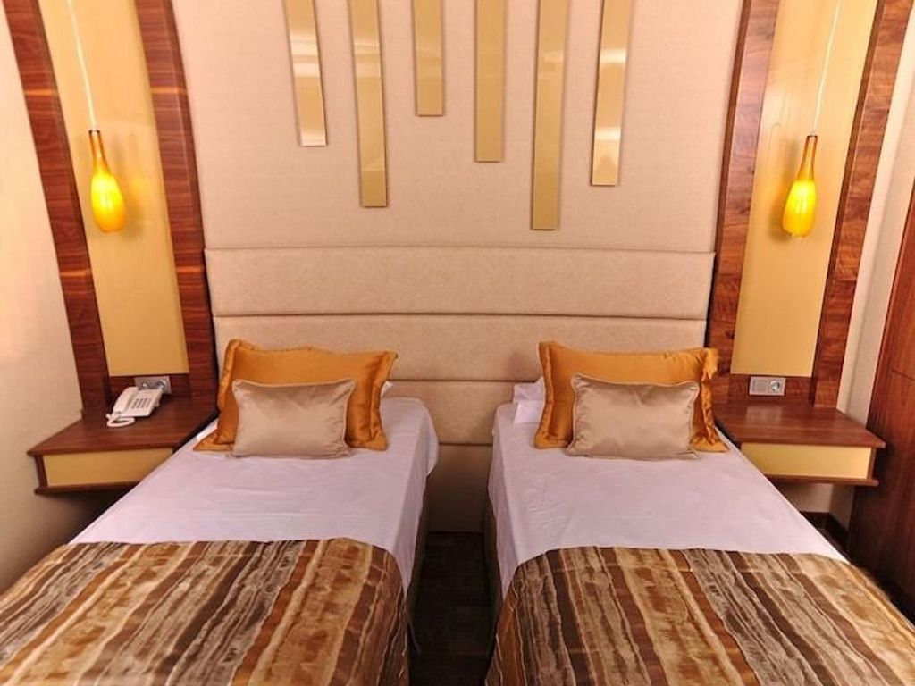 Avin Hotel
