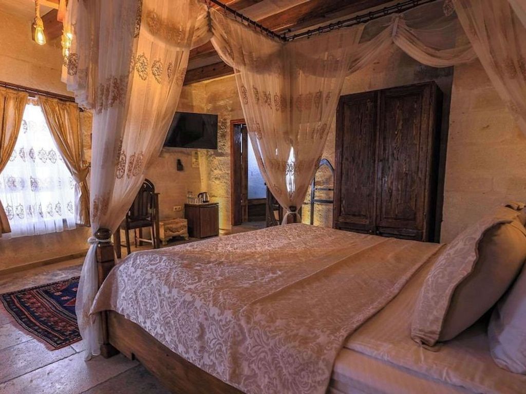 Maccan Cave Hotel