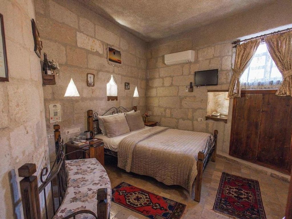 Maccan Cave Hotel