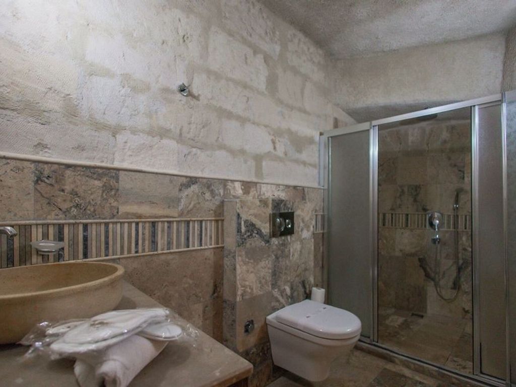 Maccan Cave Hotel