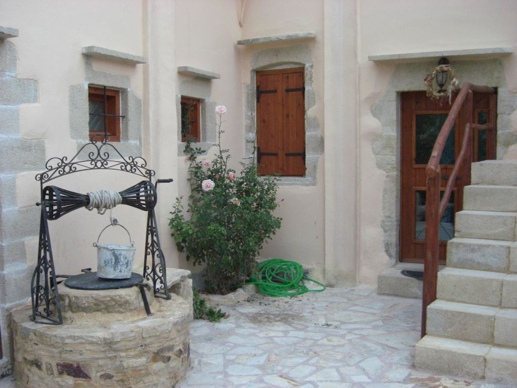 Patriko Traditional Residence