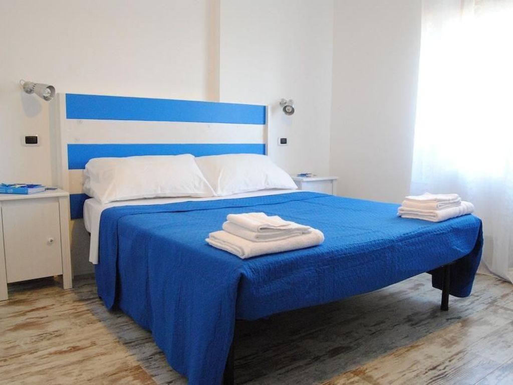 Metropolis Rooms & Services