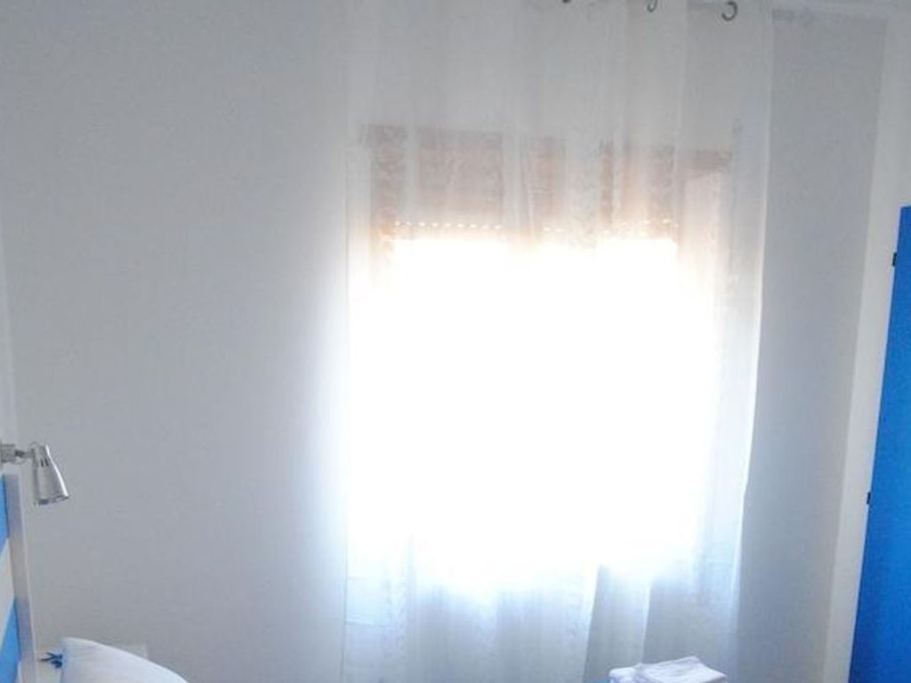 Metropolis Rooms & Services