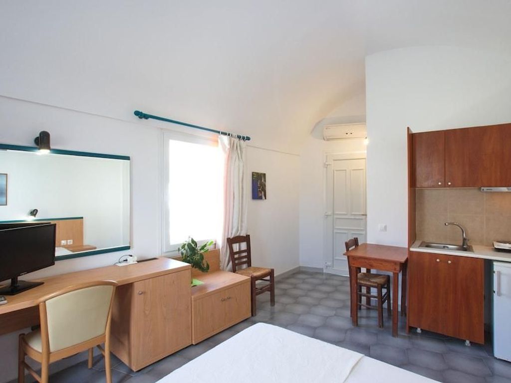 Sunrise Studios Perissa