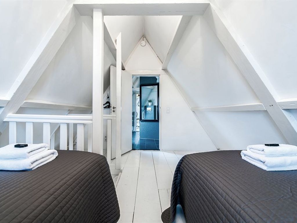Prince Canalhouse Apartment Suites
