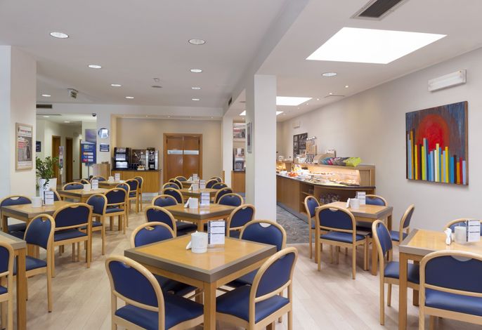 City Hotel & Suites