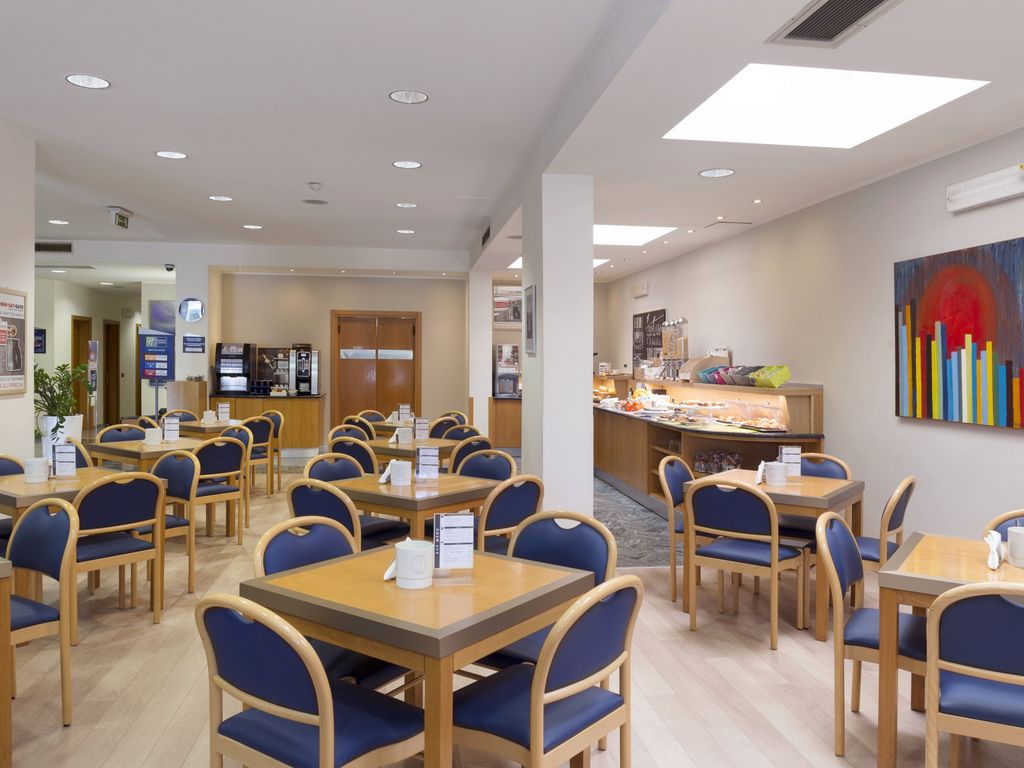 City Hotel & Suites