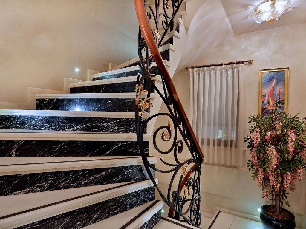 The Million Stone Hotel Special Class