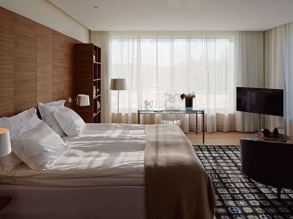PM & VANNER HOTEL