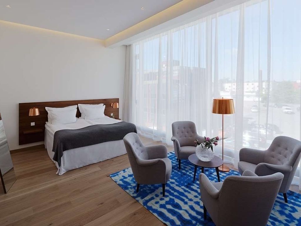 PM & VANNER HOTEL