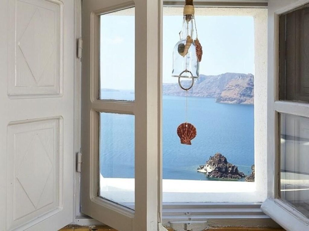 Liakada Oia Suites