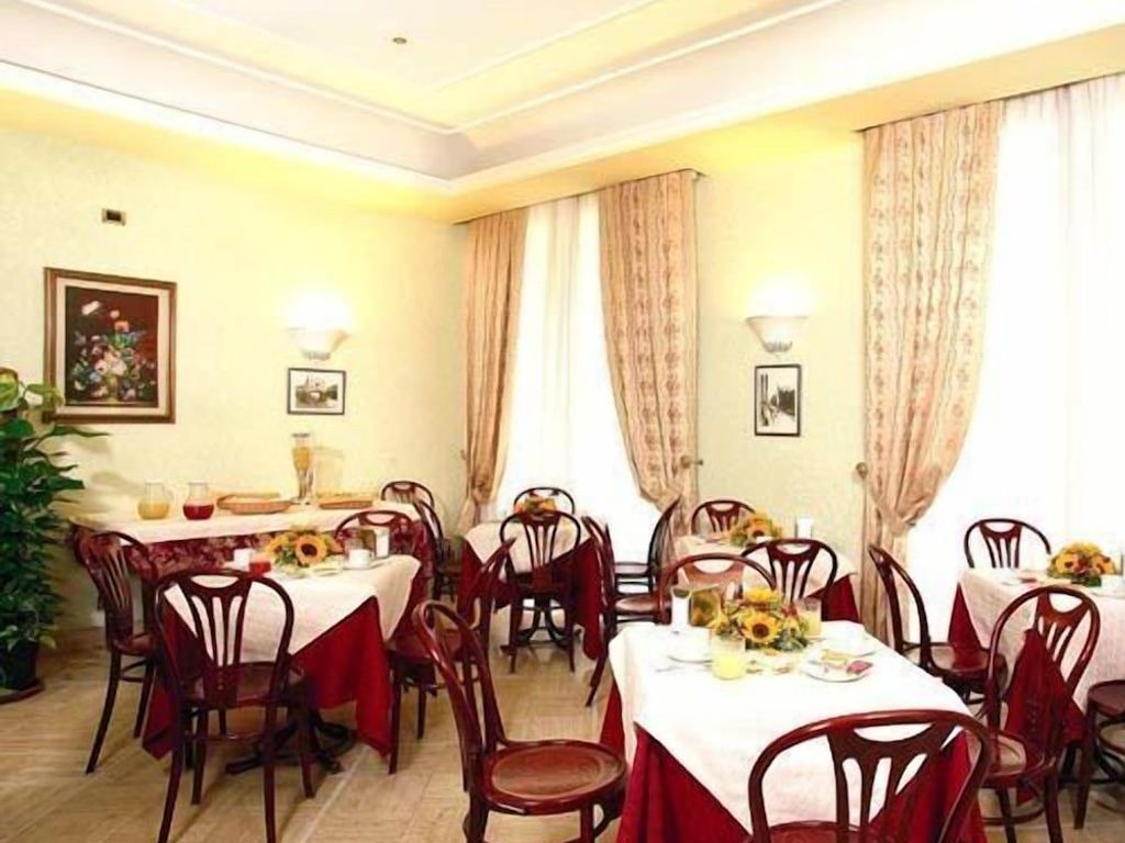 Hotel Dina