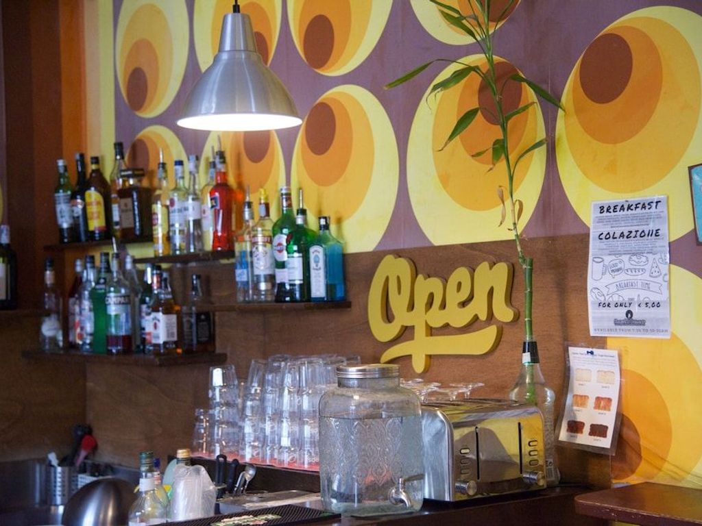 Sunflower City Student Hostel & Bar