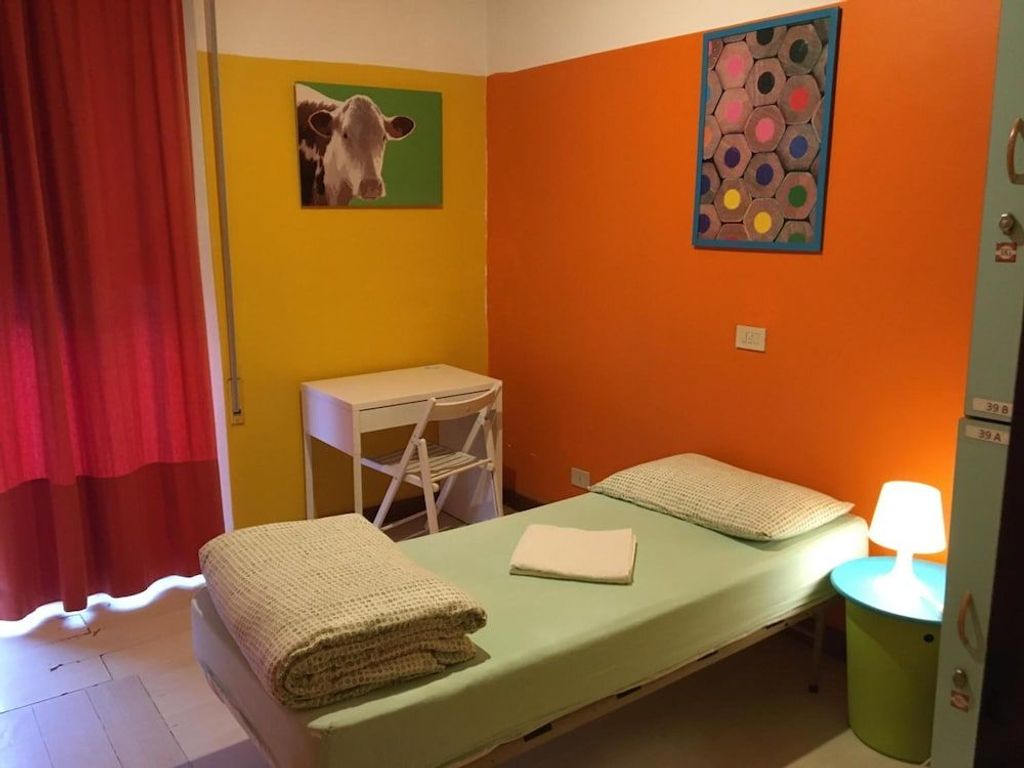 Sunflower City Student Hostel & Bar