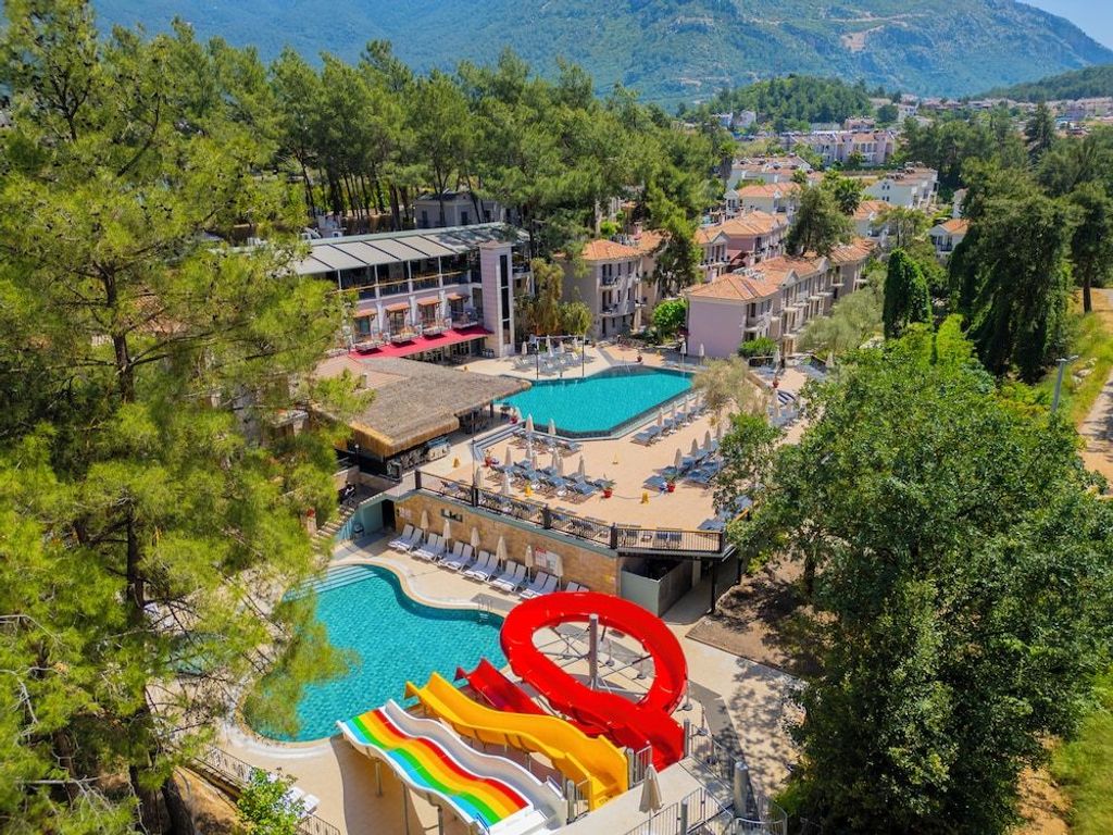 Hotel Pine Valley