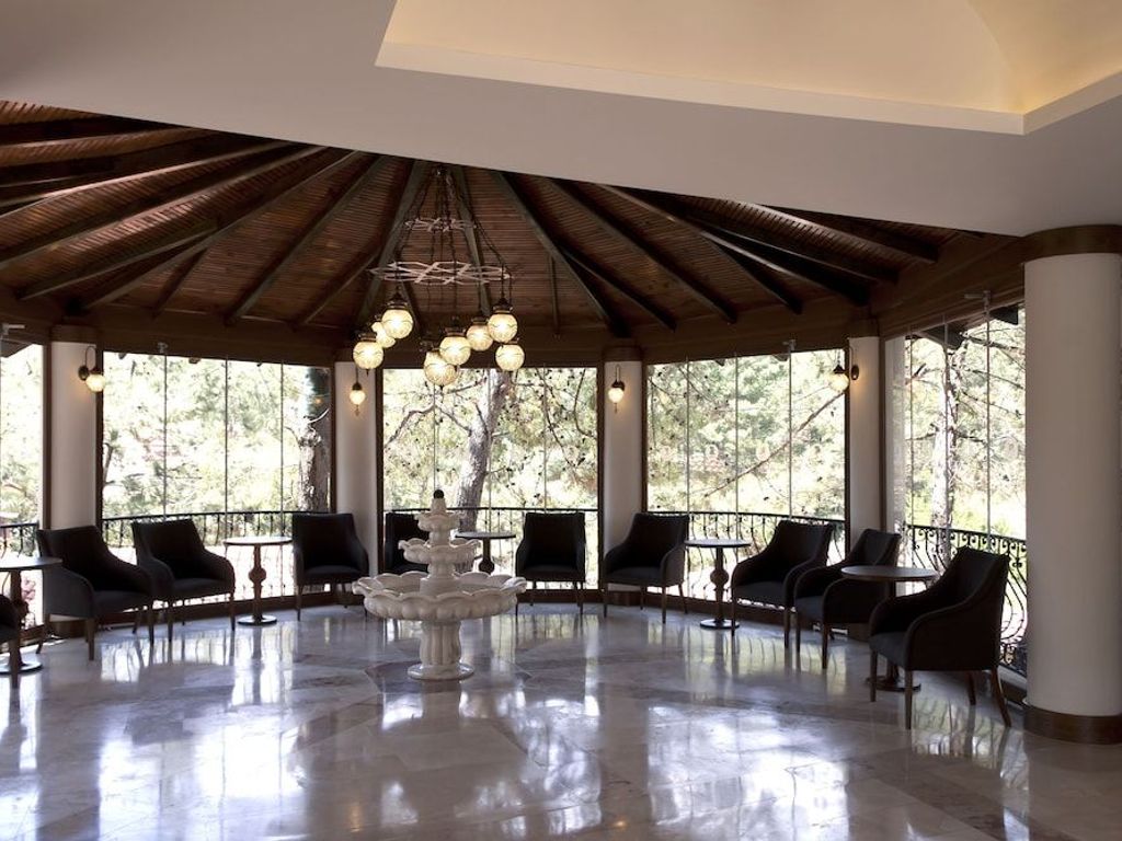 Hotel Pine Valley