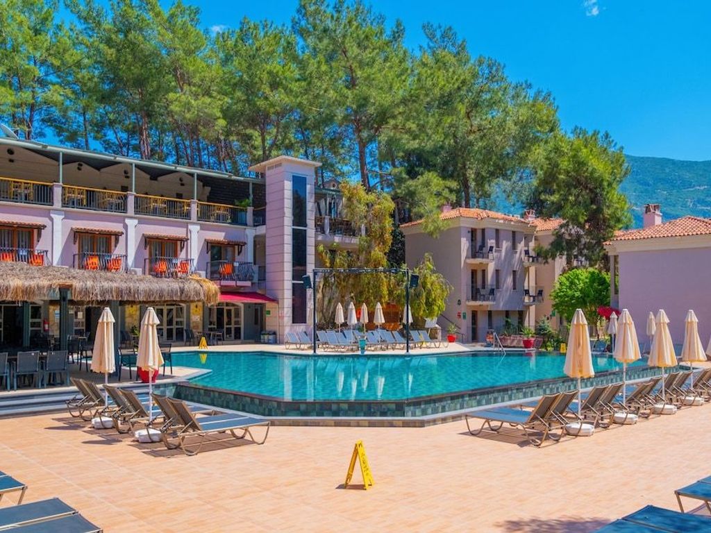 Hotel Pine Valley