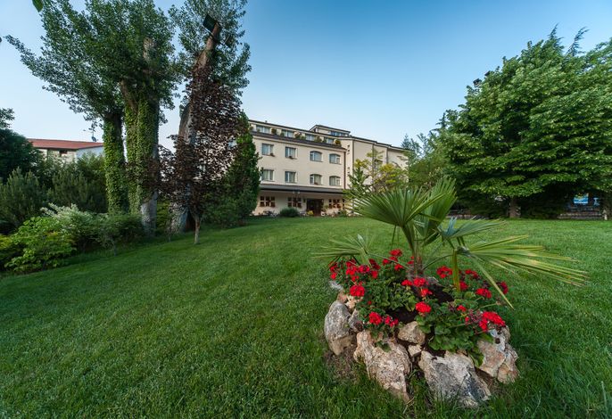 La Primula Hotel & Restaurant
