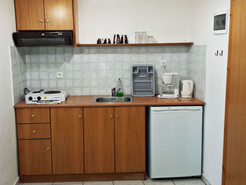 Studios & Apartments Efrosini