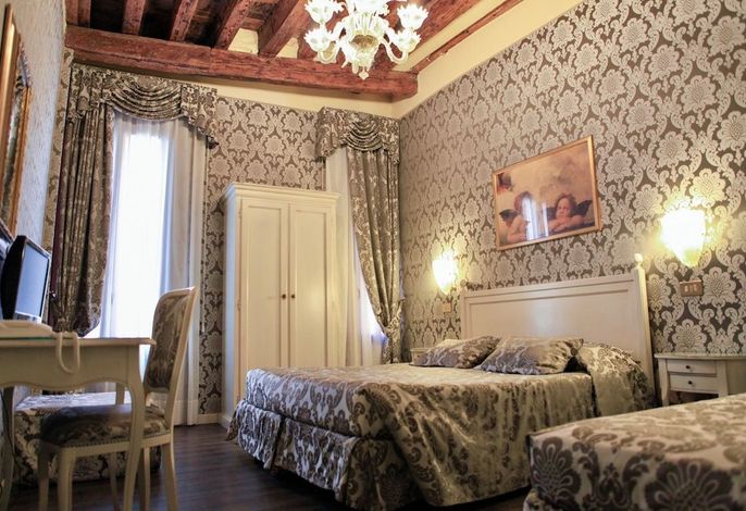 Hotel Bridge