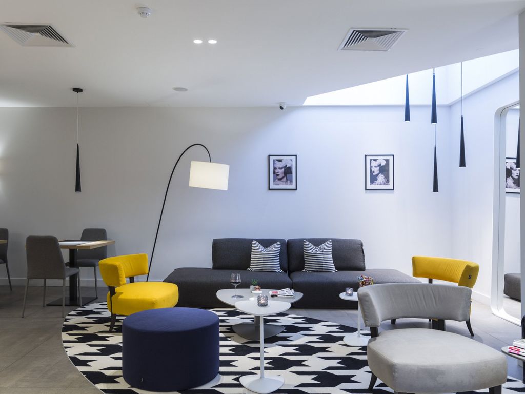 Livris Hotel