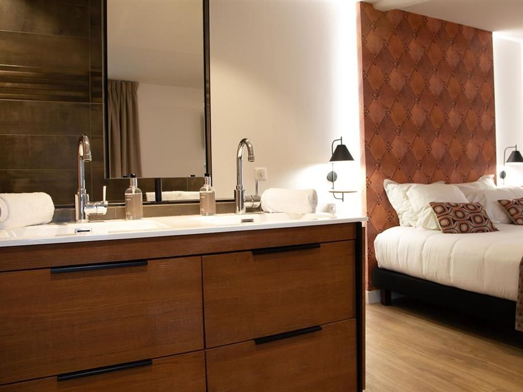 5 CHAMBRES EN VILLE