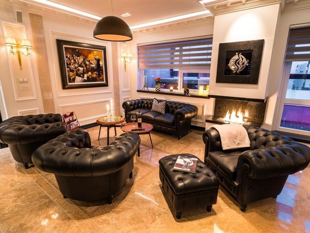 DIAMOND SUITES