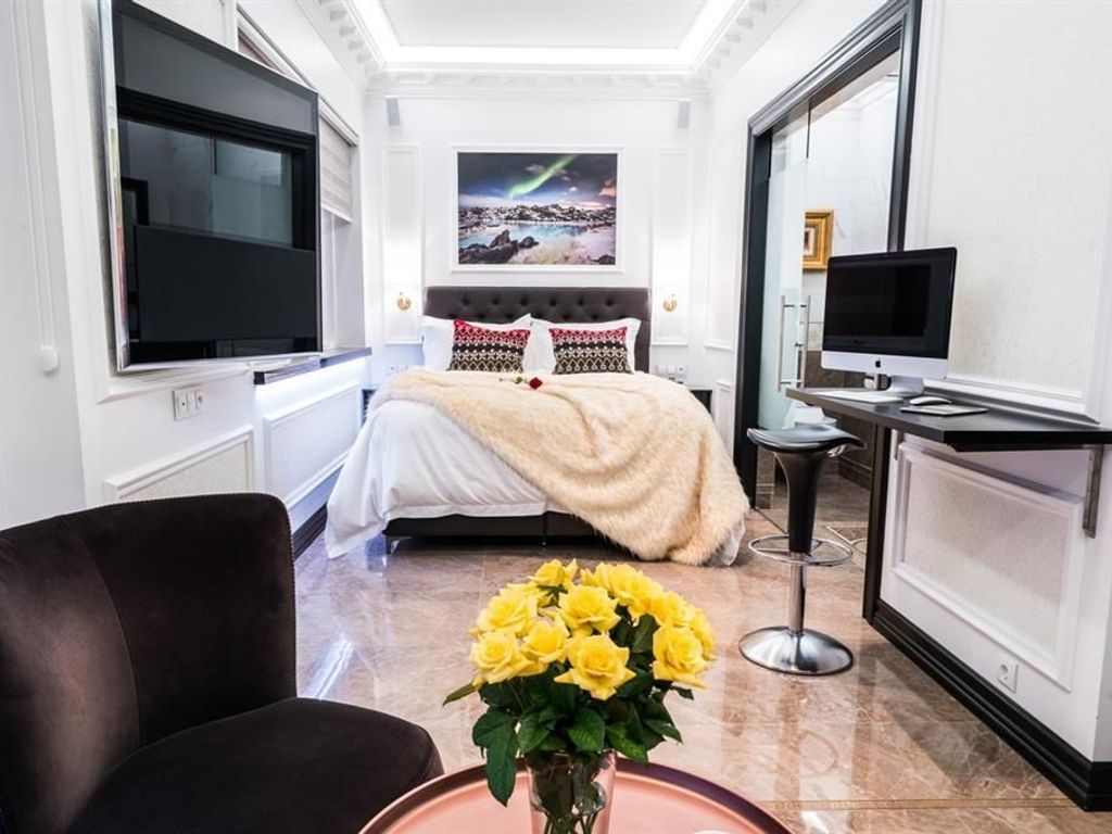 DIAMOND SUITES
