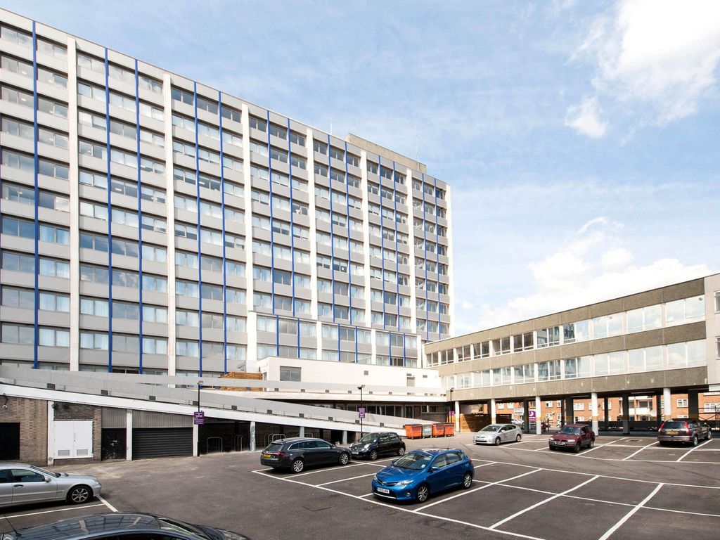 Premier Inn London Hendon (The Hyde)