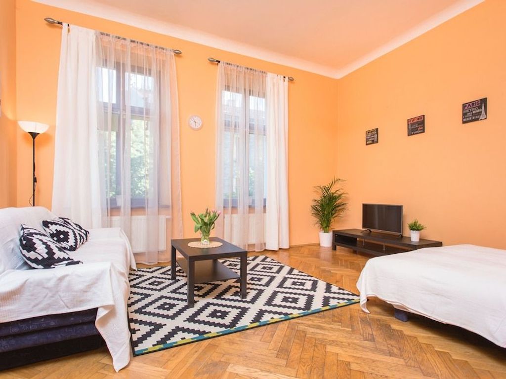 FriendHouse Apartments – Old City