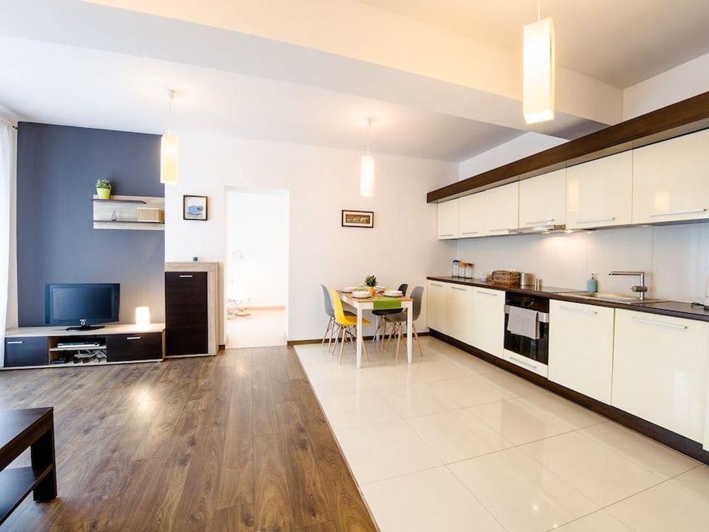 FriendHouse Apartments – Old City