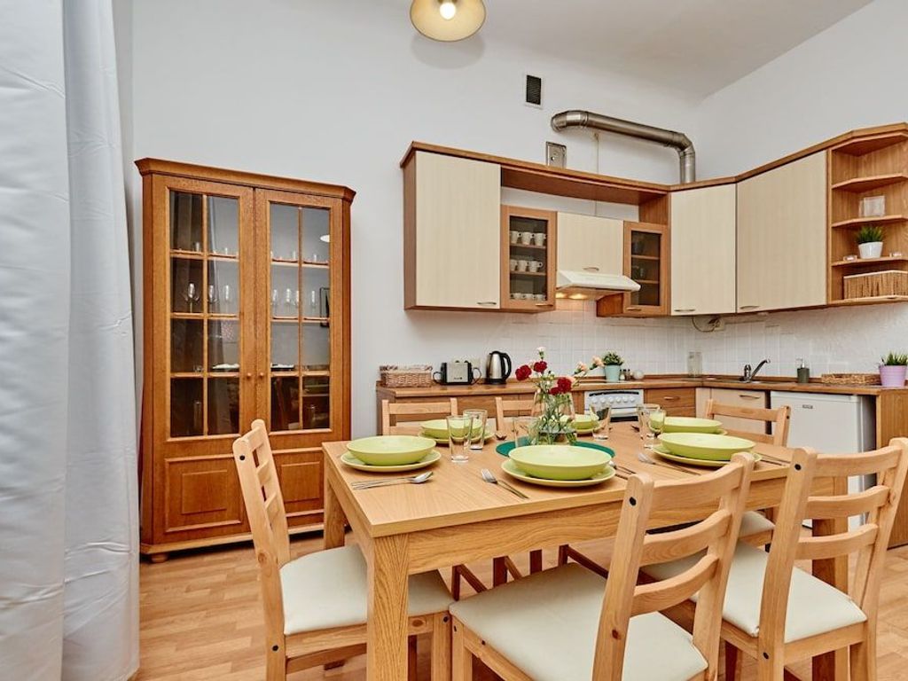 FriendHouse Apartments – Old City