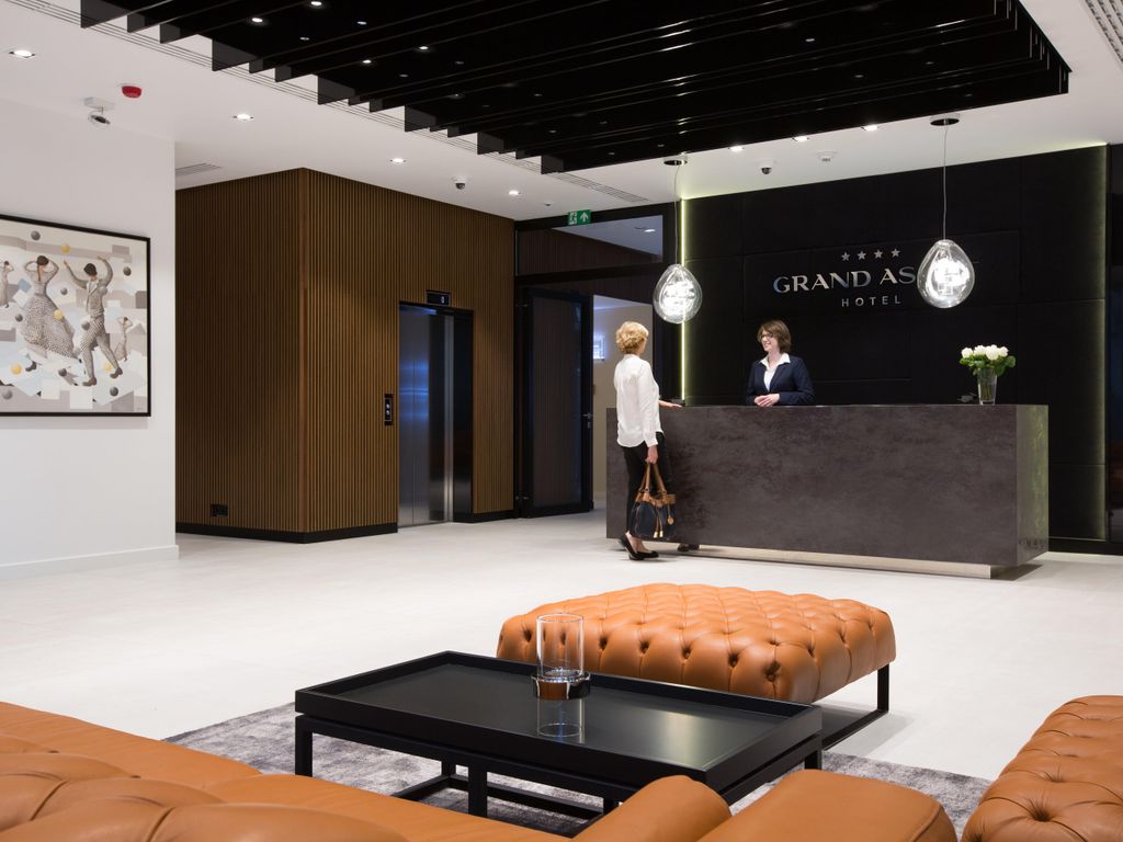 Grand Ascot Hotel