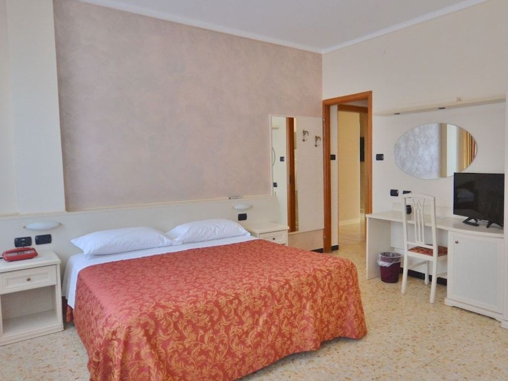 Gold Hotel