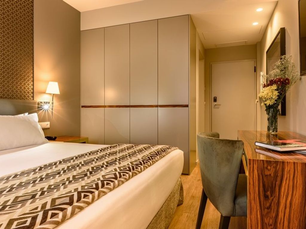 DORMA ALMADA PORTO