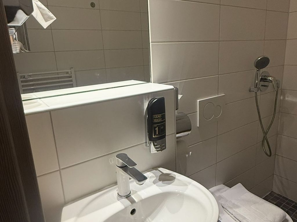 URBAN OAK Smart Stay