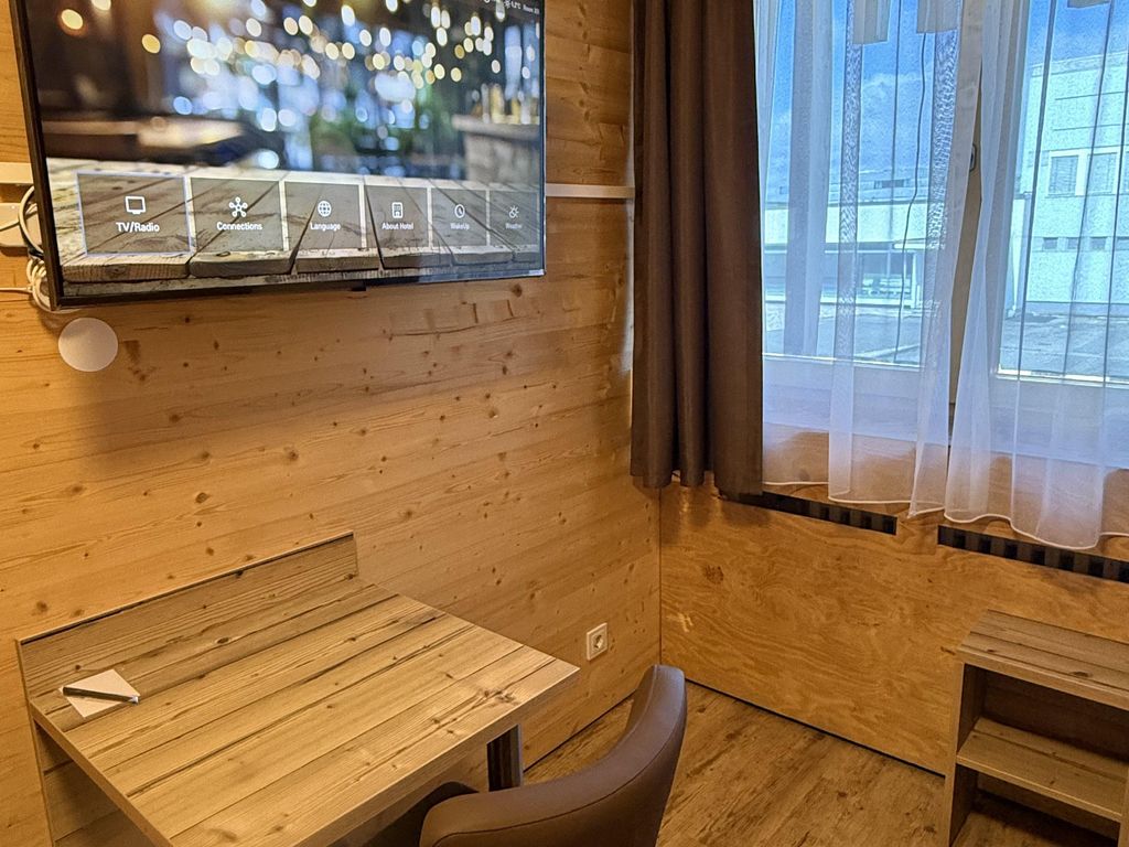 URBAN OAK Smart Stay