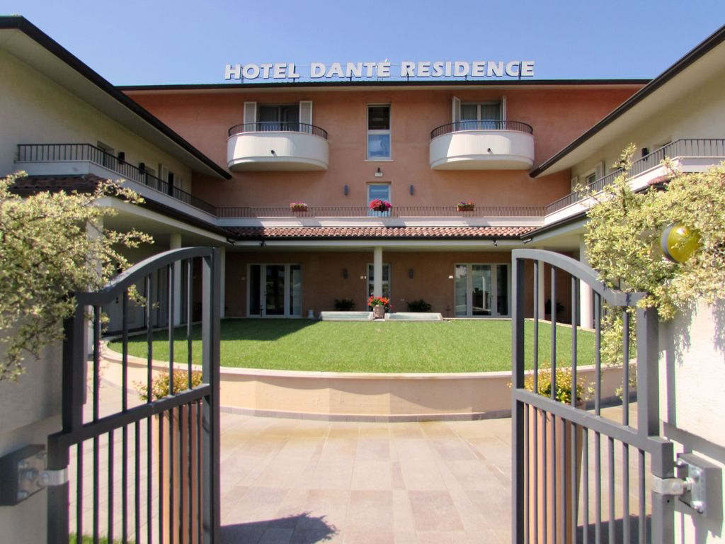 Dante Residence