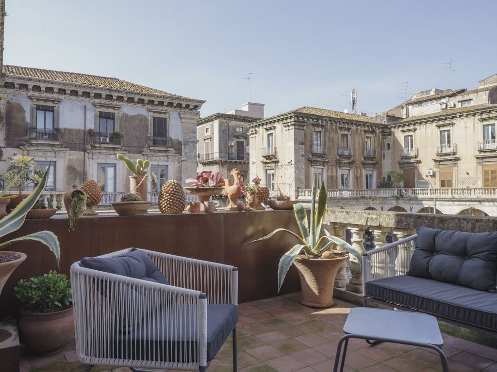 Asmundo di Gisira Art Market Living Boutique